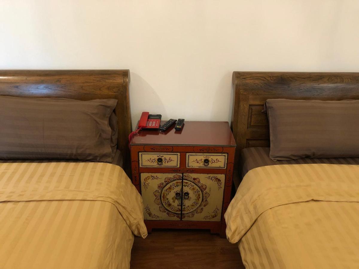 Hotel Iya Патхумтхані Екстер'єр фото